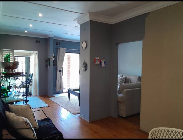 5 BEDROOM HOUSE FOR SALE IN BLUFF